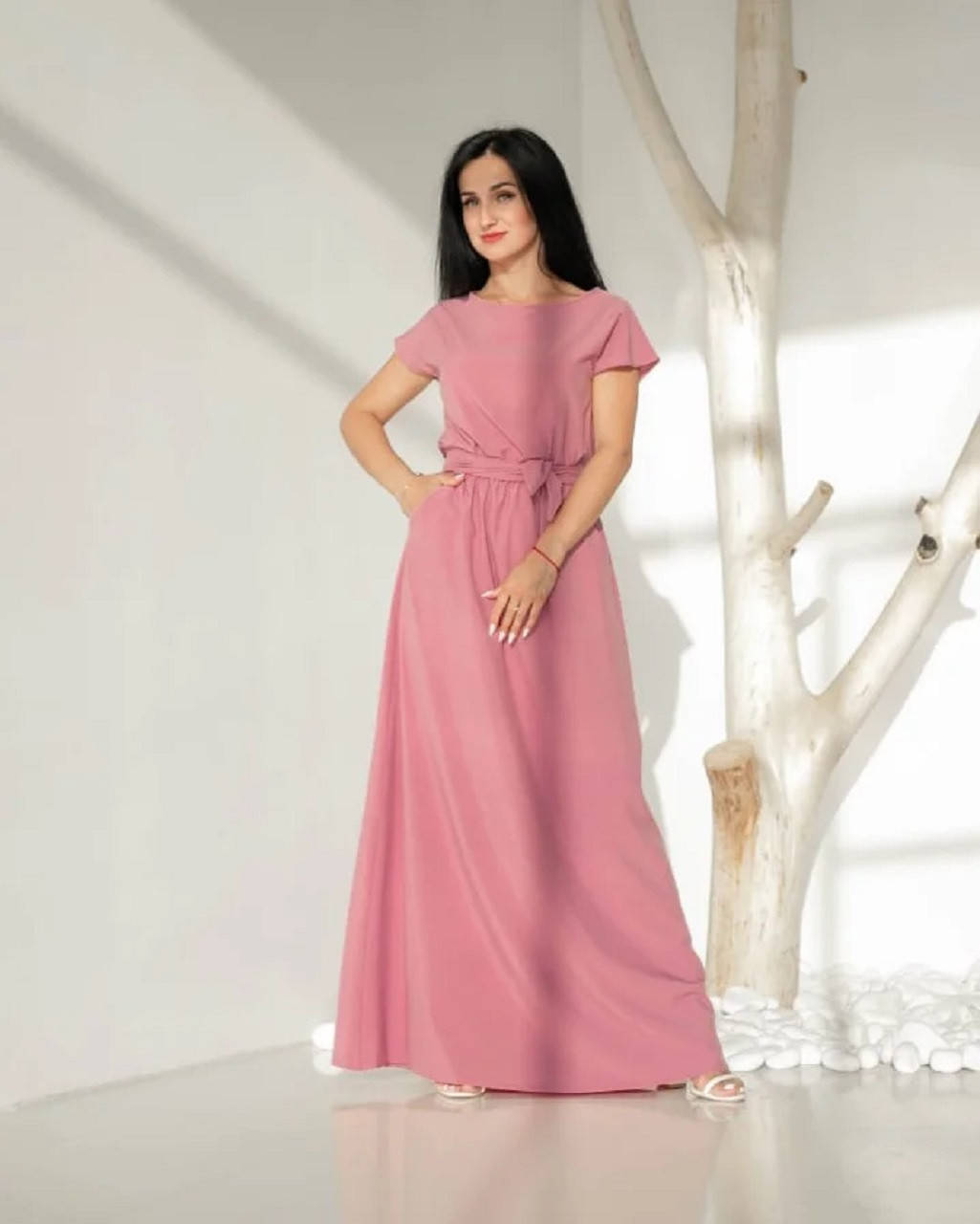 

Летнее длинное платье розового цвета