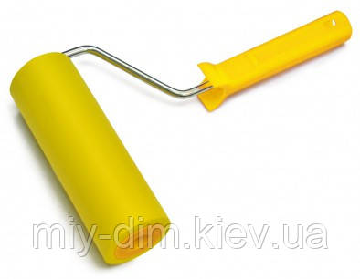 Валик притискний гумовий з ручкою 150мм FAVORI (03-776)