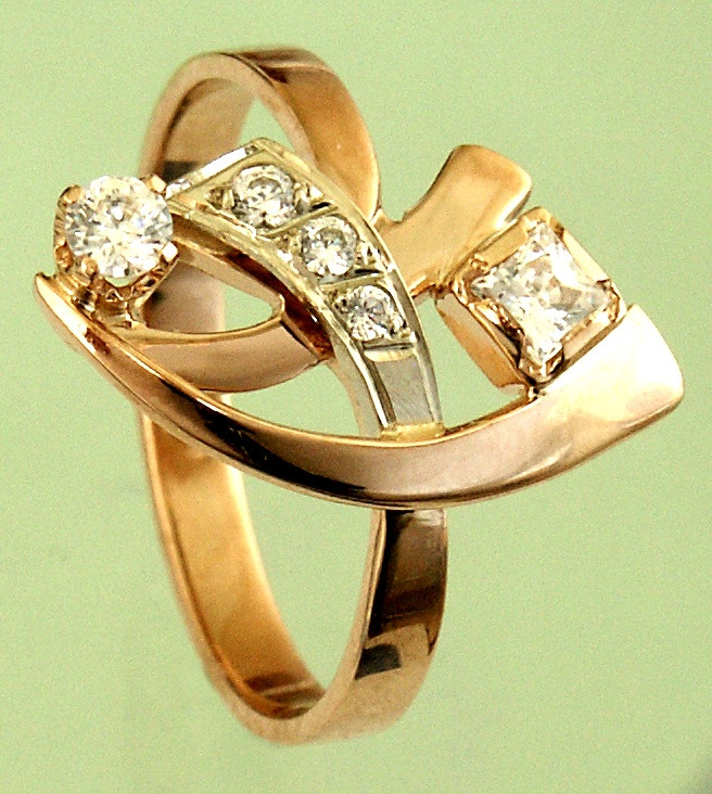 Золотий перстень з цирконом