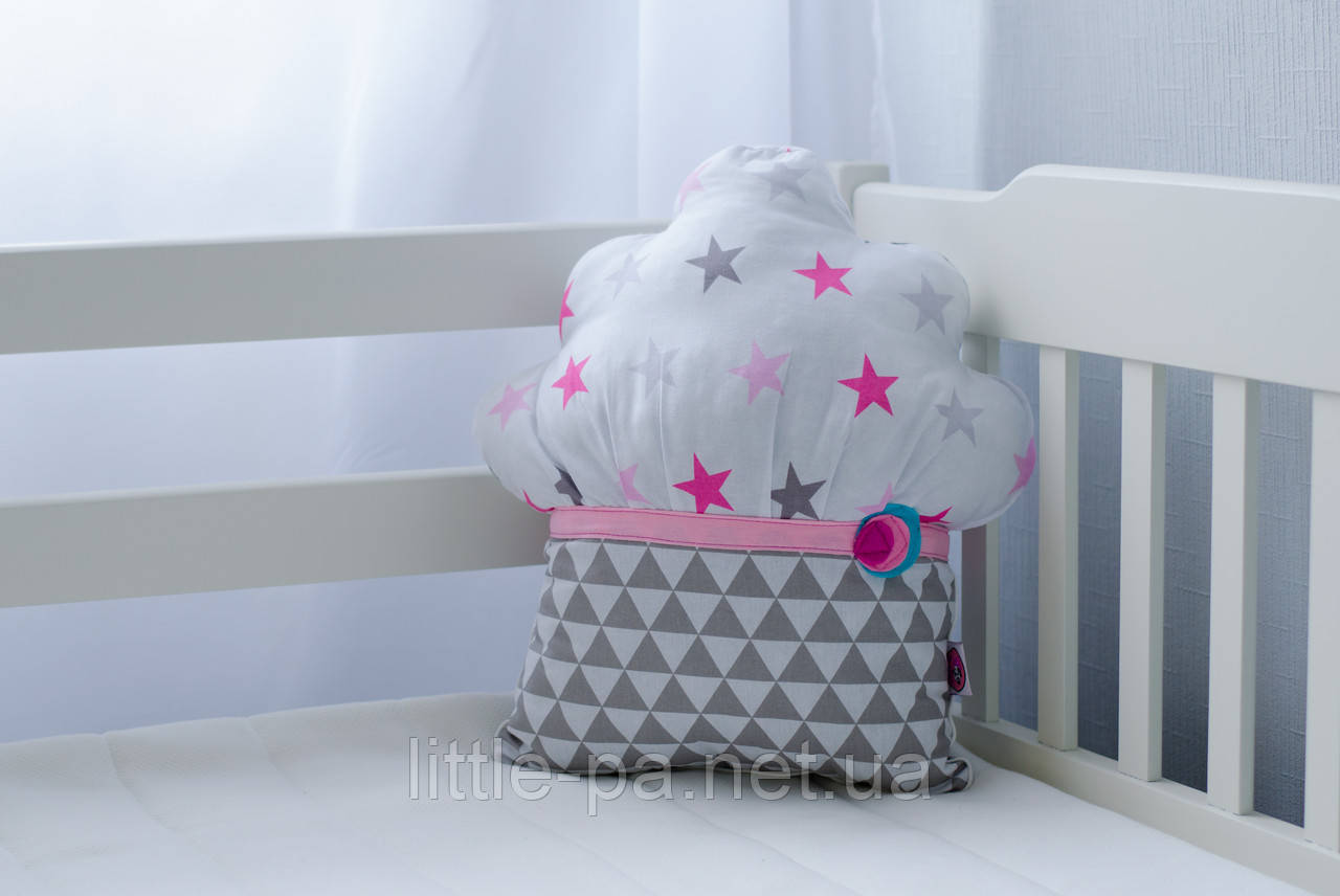 Подушка бавовняна для дитячої кімнати "Маффін полуничний"
