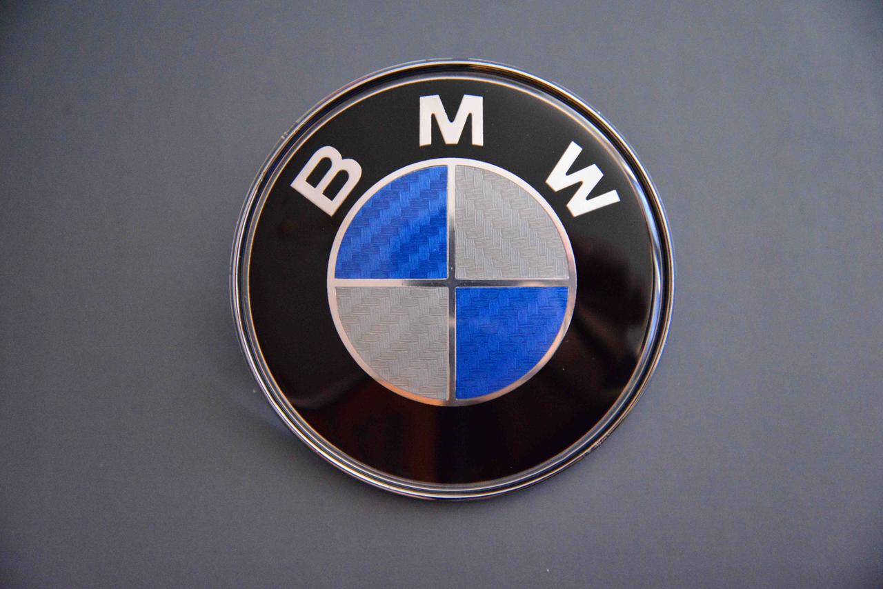 Емблема логотип BMW Carbon БМВ Карбон 82 мм на капот багажник