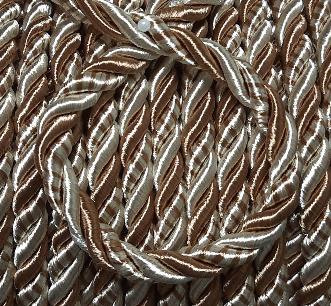 

Шнур декоративный бронзово-бежевая полоска 10-11 мм под натяжной потолок, Бежевый