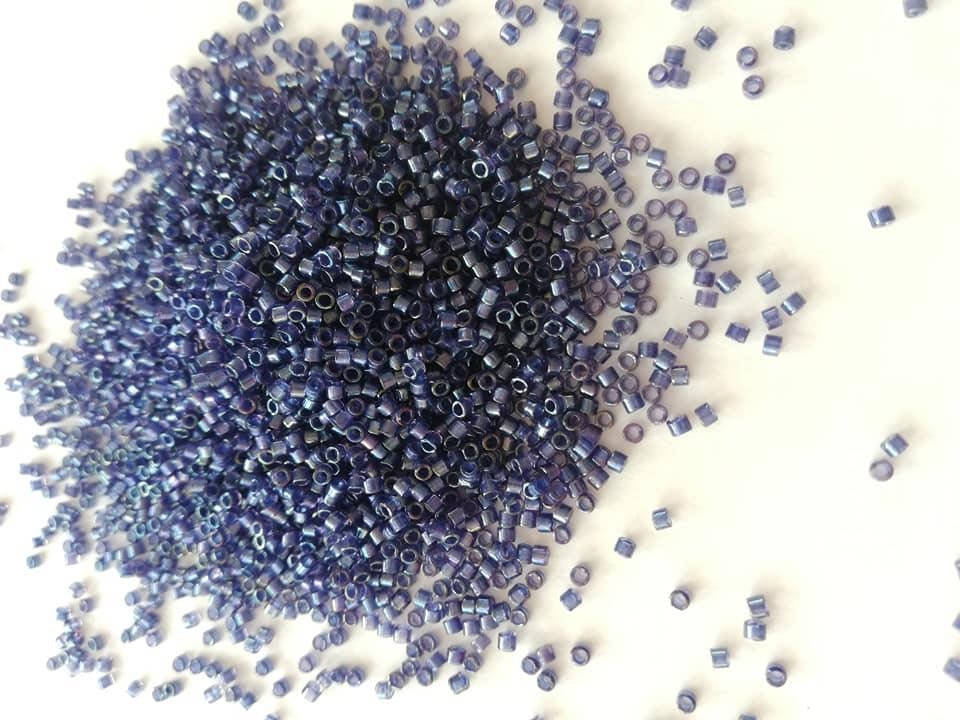 

Японський бісер Miyuki Delica 11/0 DB2386 Fancy Lined Han Blue