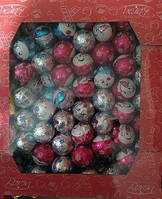 Шоколадные конфеты новогодние шарики для детей Baron 1,7 кг в коробе