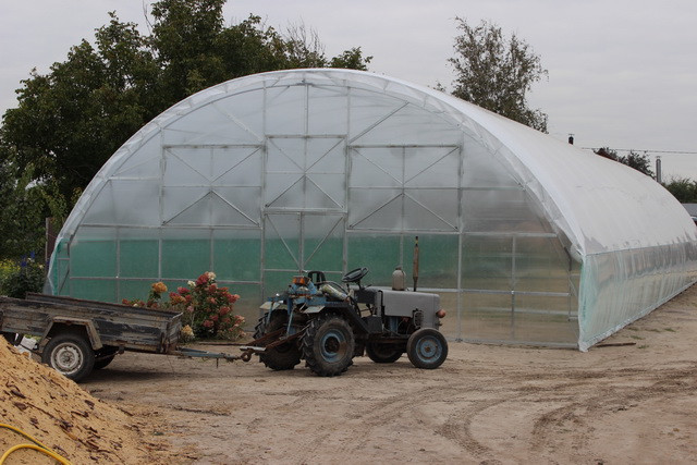 теплиця фермерська для квітів під полікарбонат та плівку