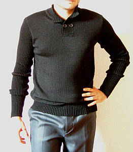 В'язаний чоловічий светр чорного кольору з коміром поло