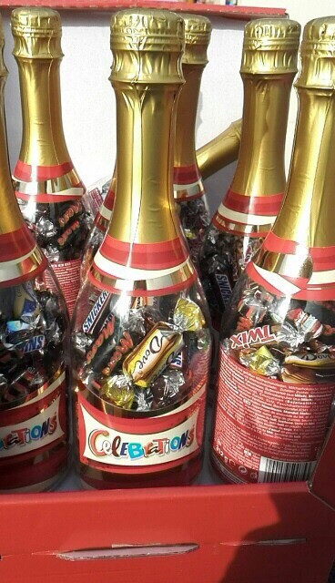 Шоколадные конфеты Celebrations, в форме бутылки шампанского, 312 г. - фото 5 - id-p611640249