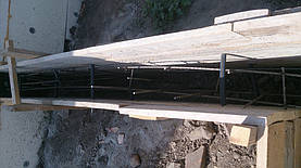 Сооружения каркаса стеклопластиковой арматуры 8 мм для возведения подпорной стенки.