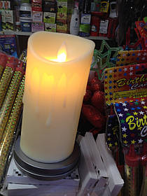 Свічка з мерехтливим вогником із батарейками