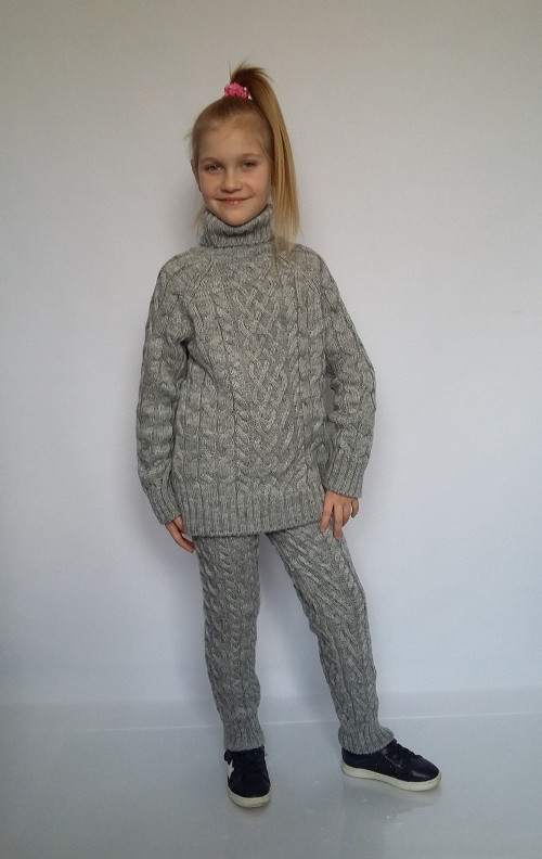 Дитячий в'язаний костюм сірого кольору