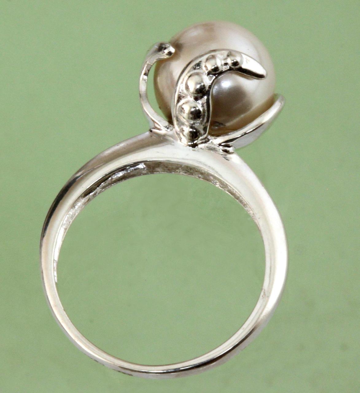 Срібний перстень з перлиною