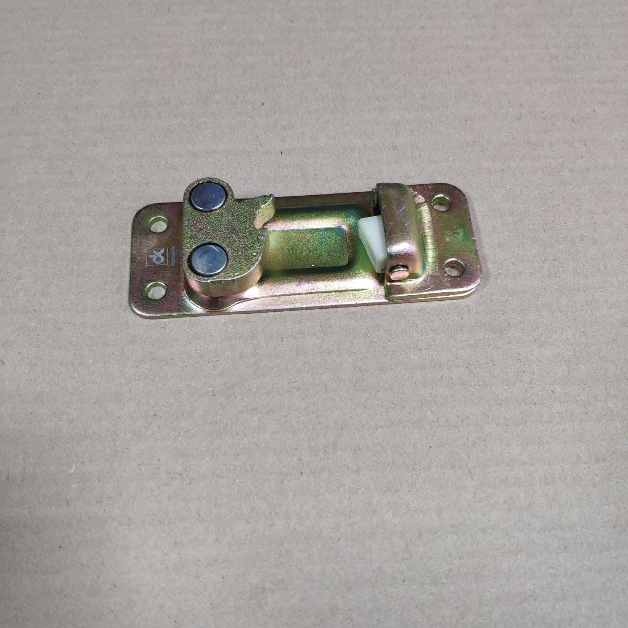 

Фиксатор замка двери ЗИЛ 130 (левый) (ДК)