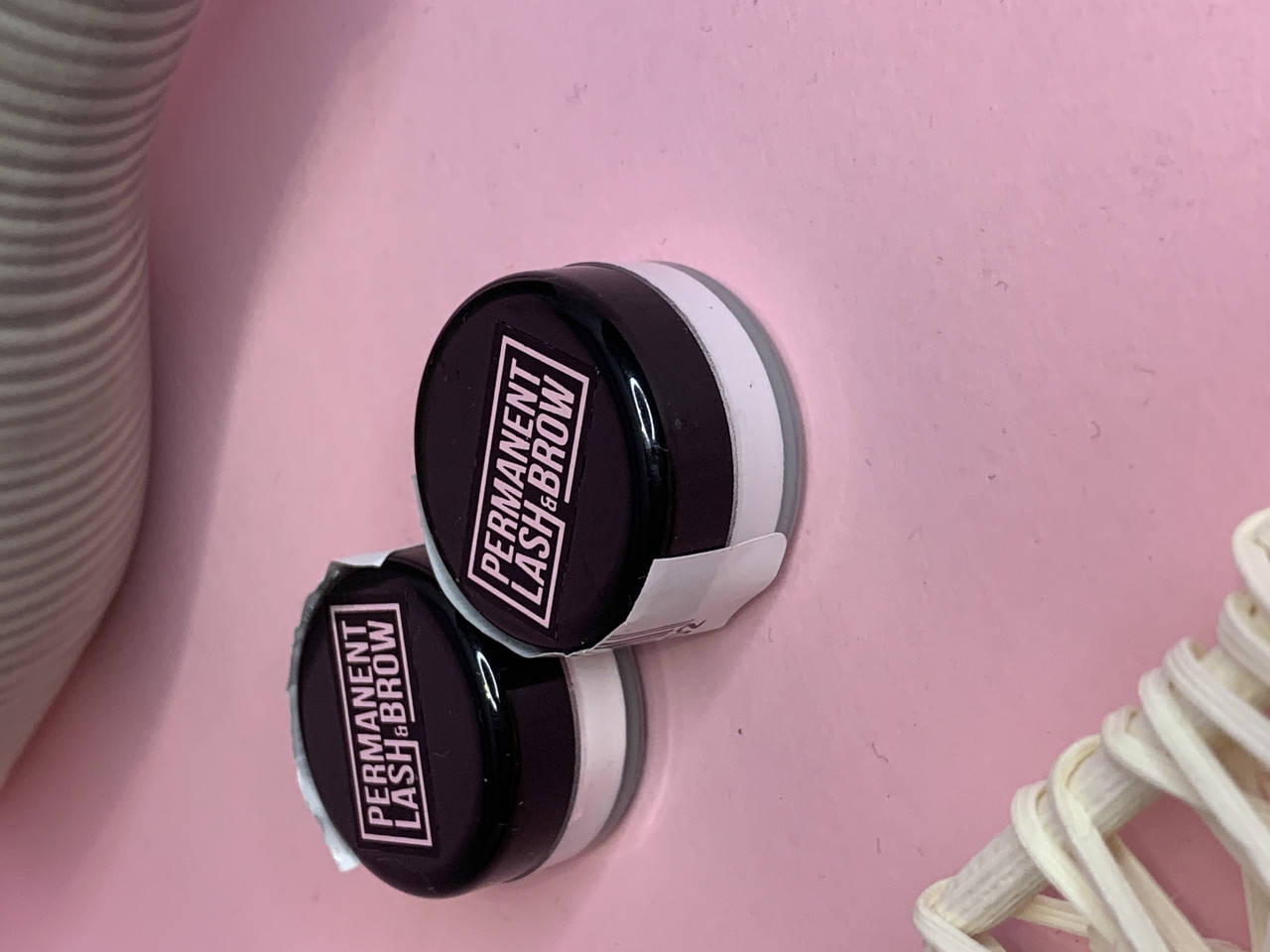 

Паста белая для разметки бровей Permanent lash & brow