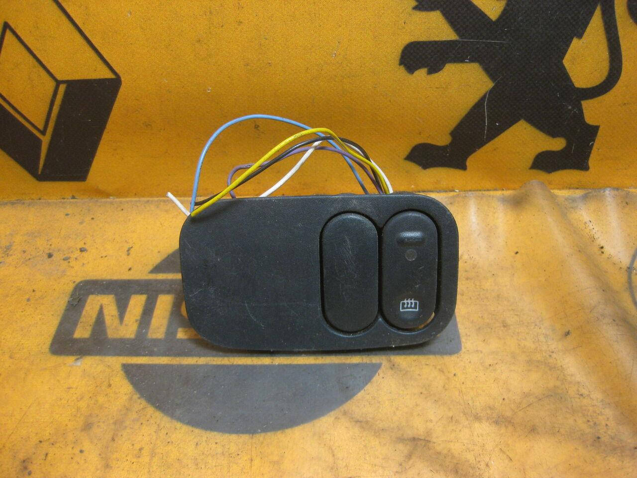 

Б/У Детали панели (накладка под кнопки обогрева стекла) RENAULT KANGOO 7700307646