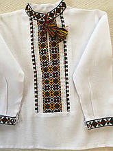 Сорочка біла вишитана стійку з орнаментом  для хлопчика на 1-2 роки