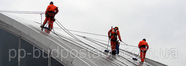 Очищення покрівлі від снігу та криги