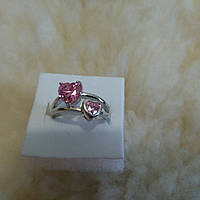 Женское кольцо с розовым топазом в виде сердца