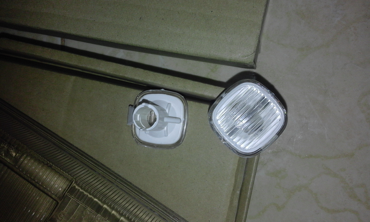 Бічний ліхтар покажчика повороту Audi 80 b3