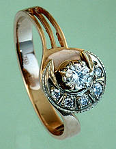 Золотий перстень  з діамантом