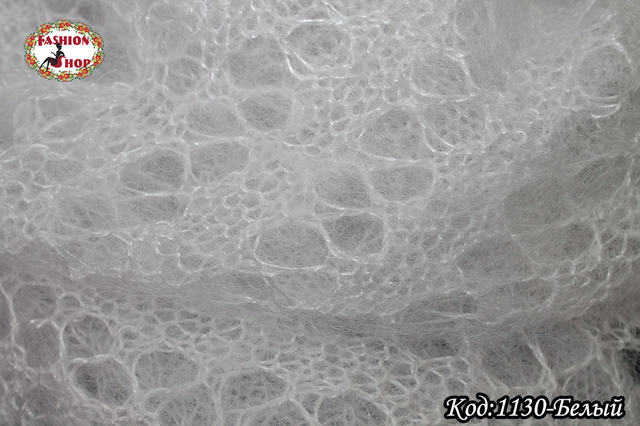 білої ажурної павутинки