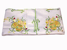 Великодня розшита скатертина на розкладний стіл