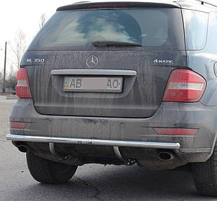 Захист заднього бампера на Mercedes ML 164 (2005-2010)