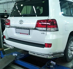 Захист заднього бампера на Toyota Land Cruiser 200 (c 2007--) Can Otomotiv d76/42 mm