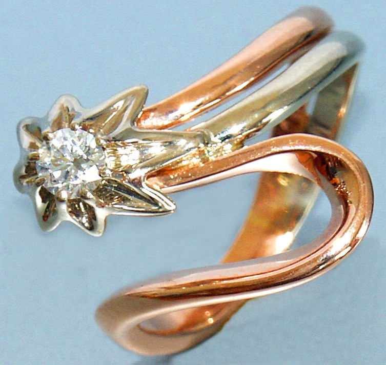 Золотой кольцо с бриллиантом - фото 1 - id-p609850314