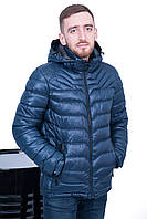 Чоловіча зимова куртка, синього кольору.