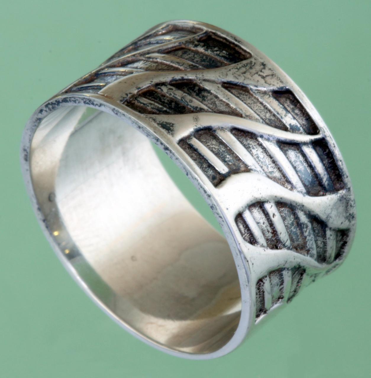 Срібний перстень без вставок
