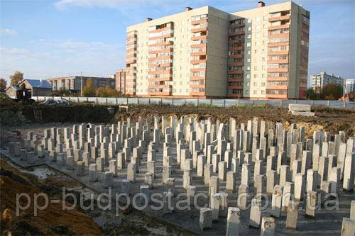 Який вибрати фундамент для будівництва на болотистому ґрунті