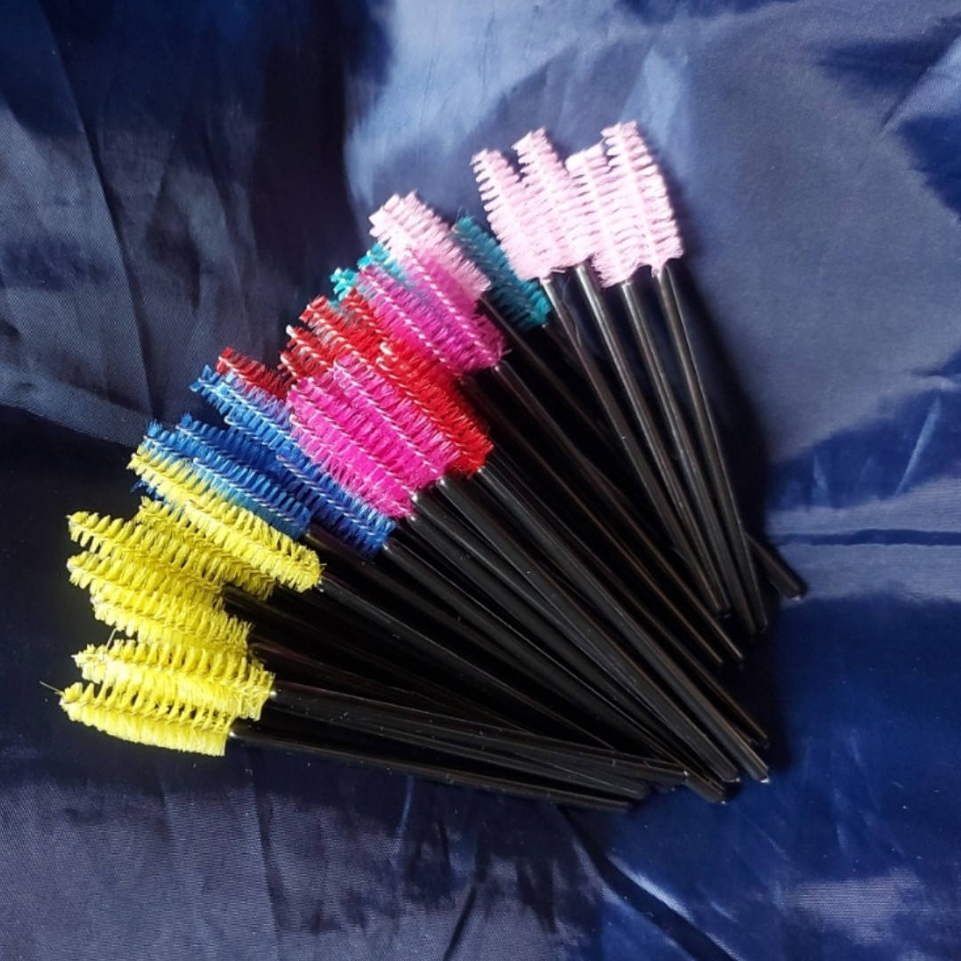 

Одноразовые щеточки для ресниц и бровей цветные 50шт