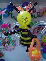 Композиція з кульок бджілка маленька