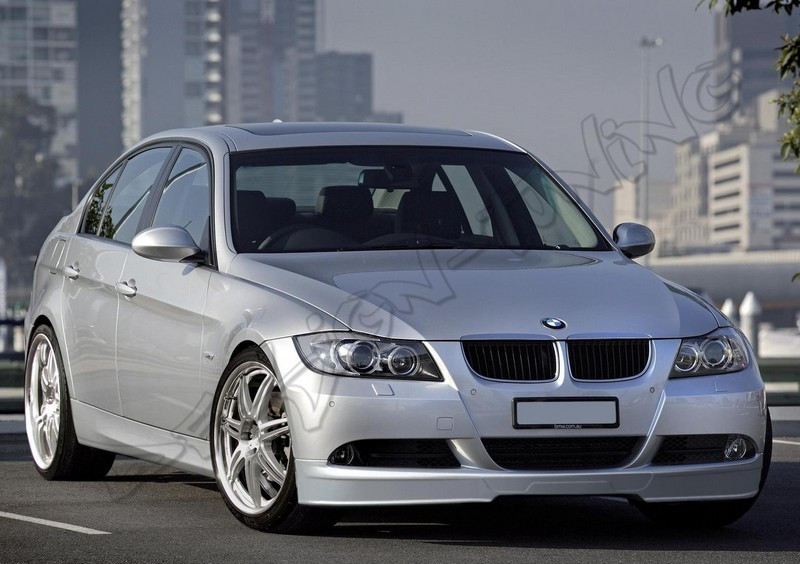 НАКЛАДКА НА ПЕРЕДНІЙ БАМПЕР BMW E90 (2005-2008)