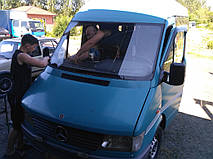 Изготовление и замена лобового стекла на Mercedes Sprinter  в Никополе