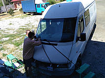 Изготовление и замена лобового стекла на Mercedes Sprinter  в Никополе