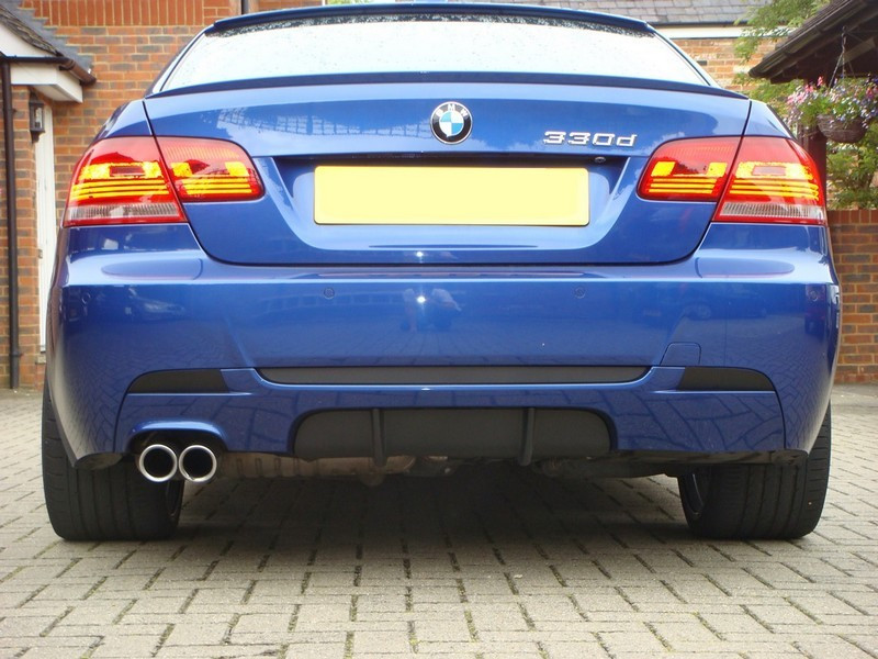 НАКЛАДКА НА ЗАДІЙ БАМПЕР BMW E92 / E93 НА ОДНУ ТРУБУ