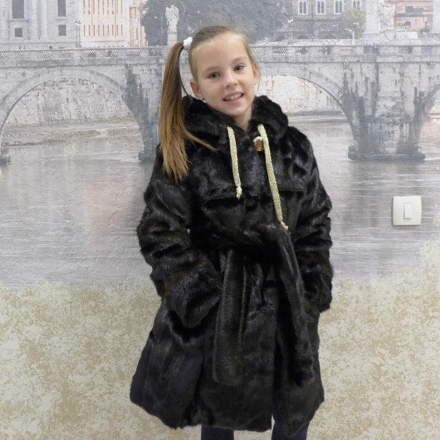 Гарна тепла дитяча шуба