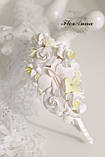 Білий обруч для волосся з квітами "Ніжна ніжність". Прикраси на випускний, на весілля, фото 4