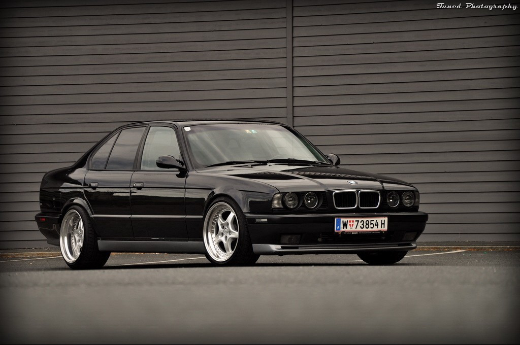 НАКЛАДКИ НА ПОРОГИ BMW E34 СТИЛЬ М5