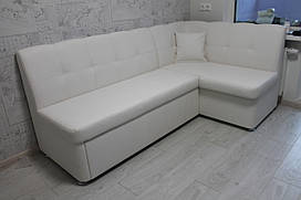 Кутовий кухонний диван у шкірі замінника білого кольору