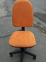 Кресло офисное б/у. Цвет : оранжевый