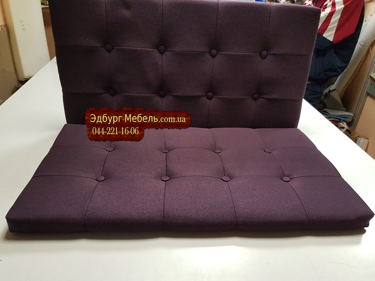 Подушки для передпокою з прошивкою