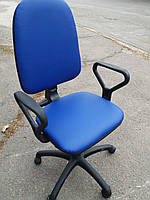 Крісло офісне б/у. Кож.зам Цвет:синий