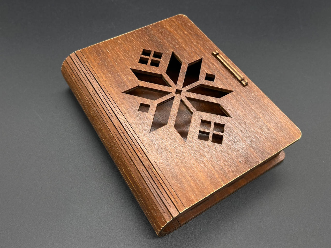 

Шкатулка-купюрница из фанеры. Цвет "яблоня". 14х11.5х3.5см