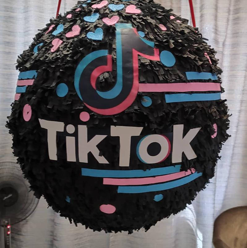 

Пиньята тик ток 50см*50см