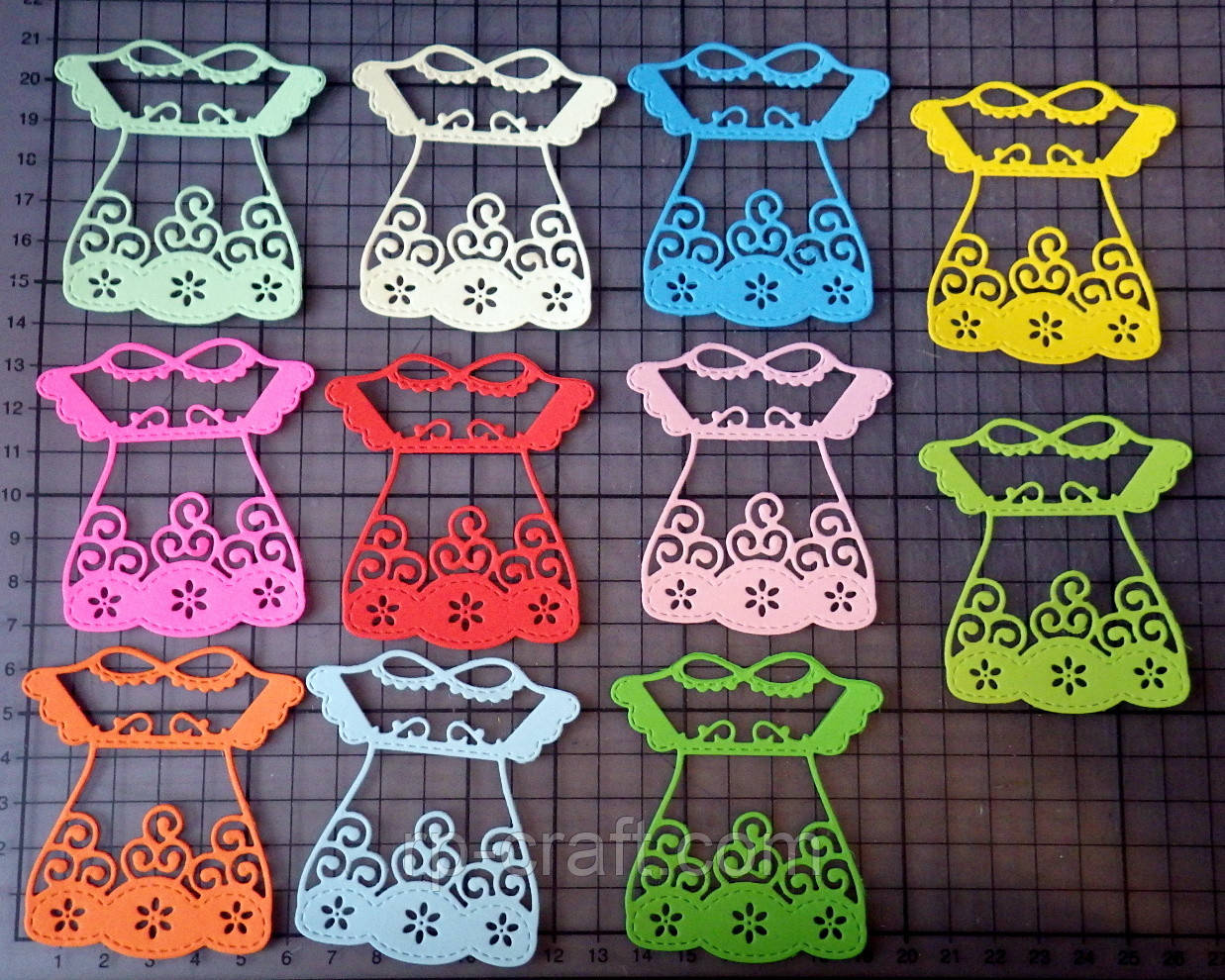 Вирубка з картону.  Плаття дівчинки, 64х69 мм, фото 1