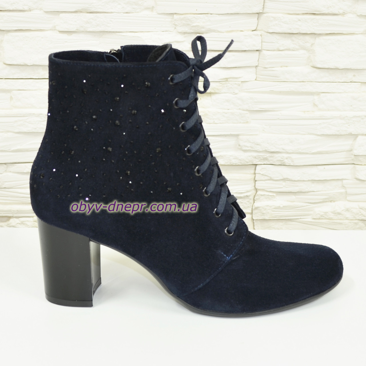 Черевики жіночі сині замшеві на стійкому каблуці, декоровані накаткою каменів, фото 1