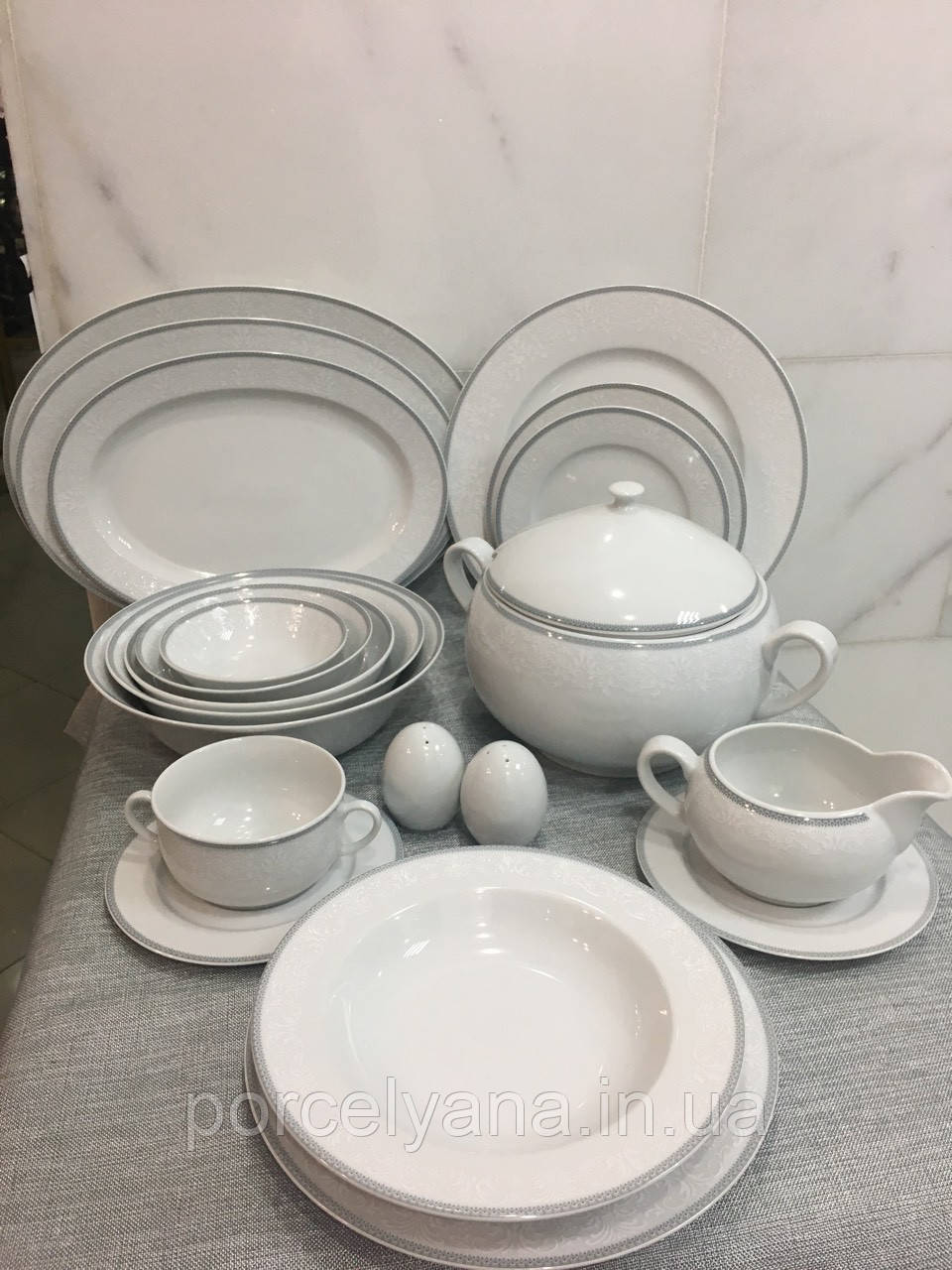 Набор подставных фарфоровых тарелок 6 шт 25 см Opal серый (Thun) - фото 5 - id-p622394051