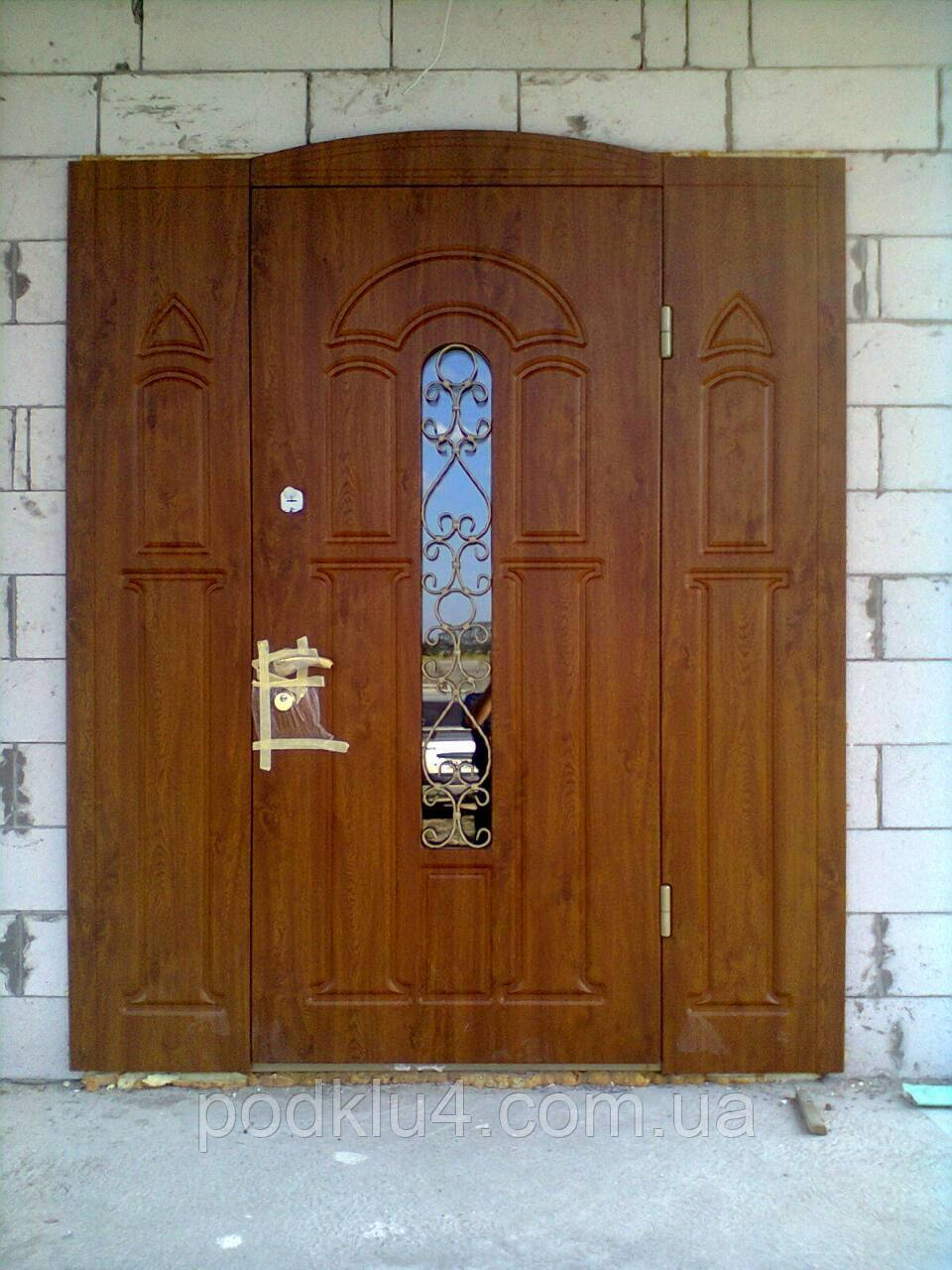 Нестандартні вхідні двері для котеджів